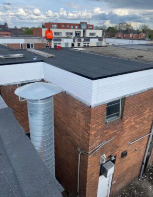 Flat roof installation using EPDM rubber roofing